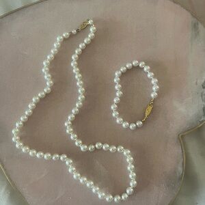 Elegant Classic White Pearl Necklace & Bracelet Set